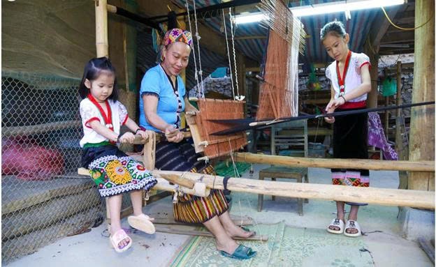 Nghề dệt thổ cẩm của người Thái ở Nghệ An là di sản văn hóa quốc gia