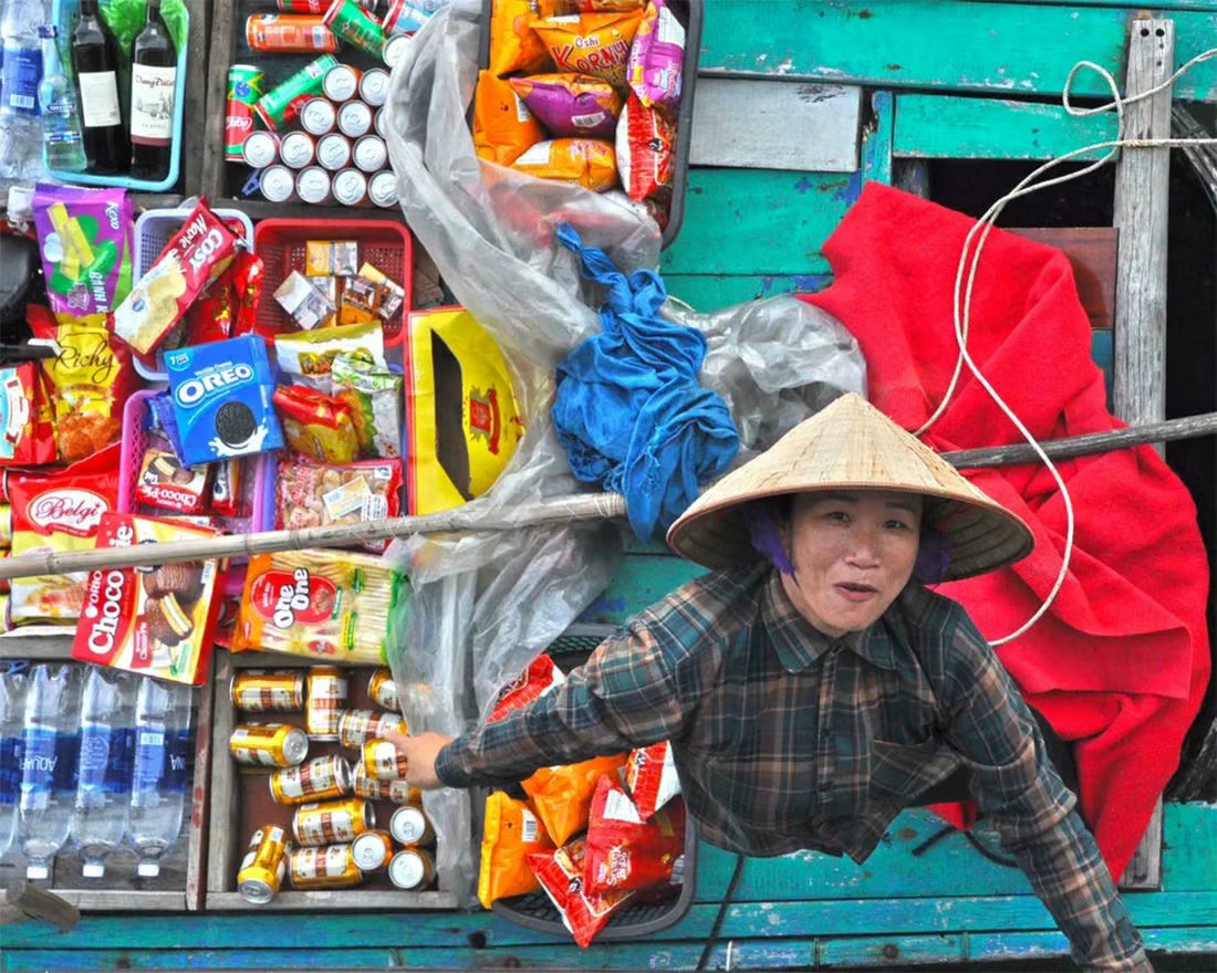 Khoảnh khắc đời thường trên Vịnh Hạ Long được báo Anh vinh danh